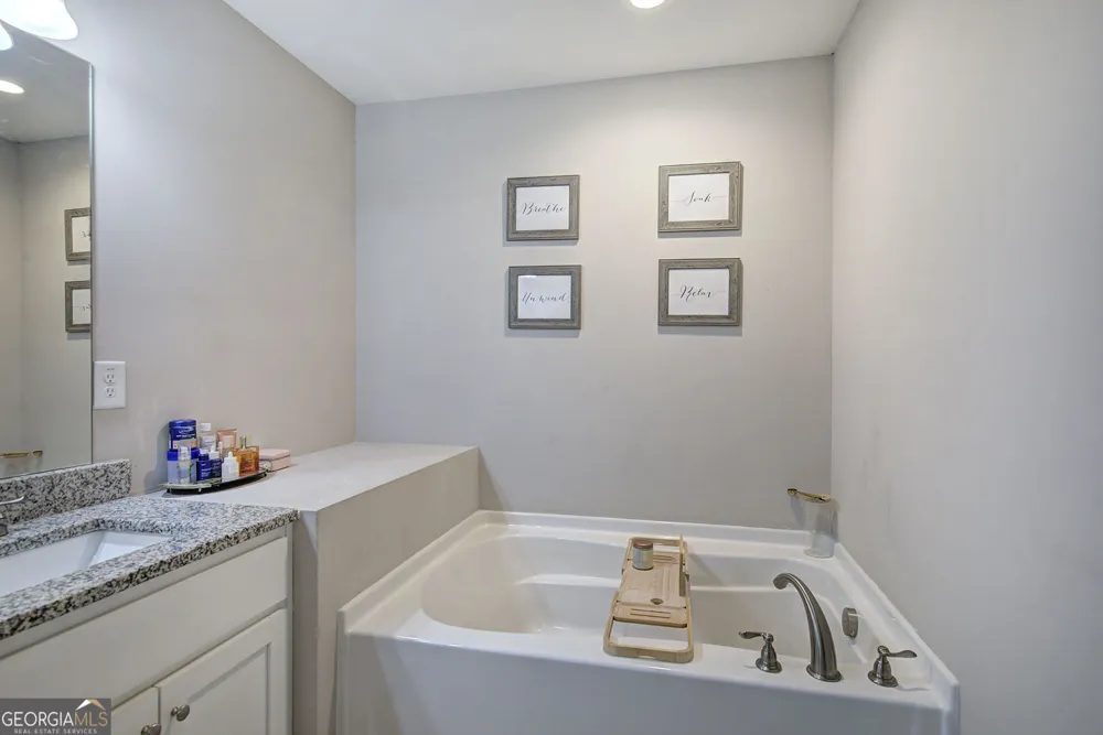 327 Larkspur DR SW Calhoun, GA 30701
