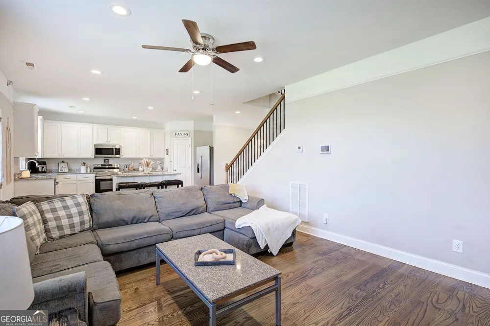 327 Larkspur DR SW Calhoun, GA 30701