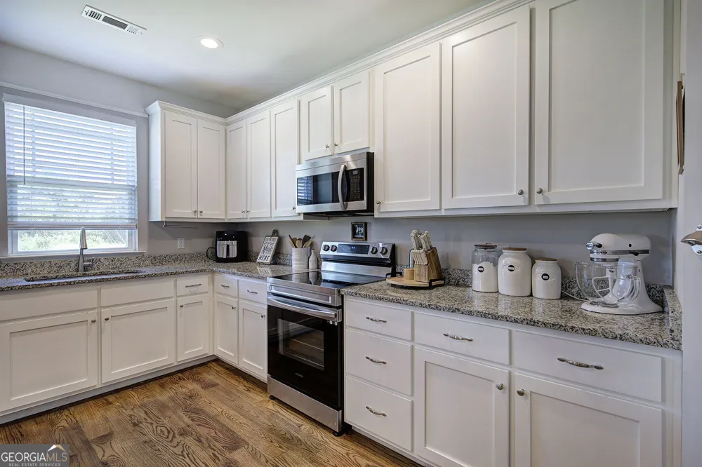 327 Larkspur DR SW Calhoun, GA 30701