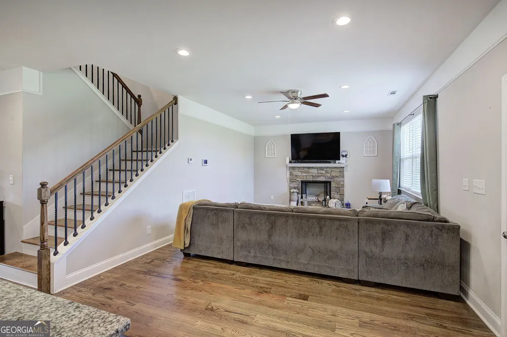 327 Larkspur DR SW Calhoun, GA 30701