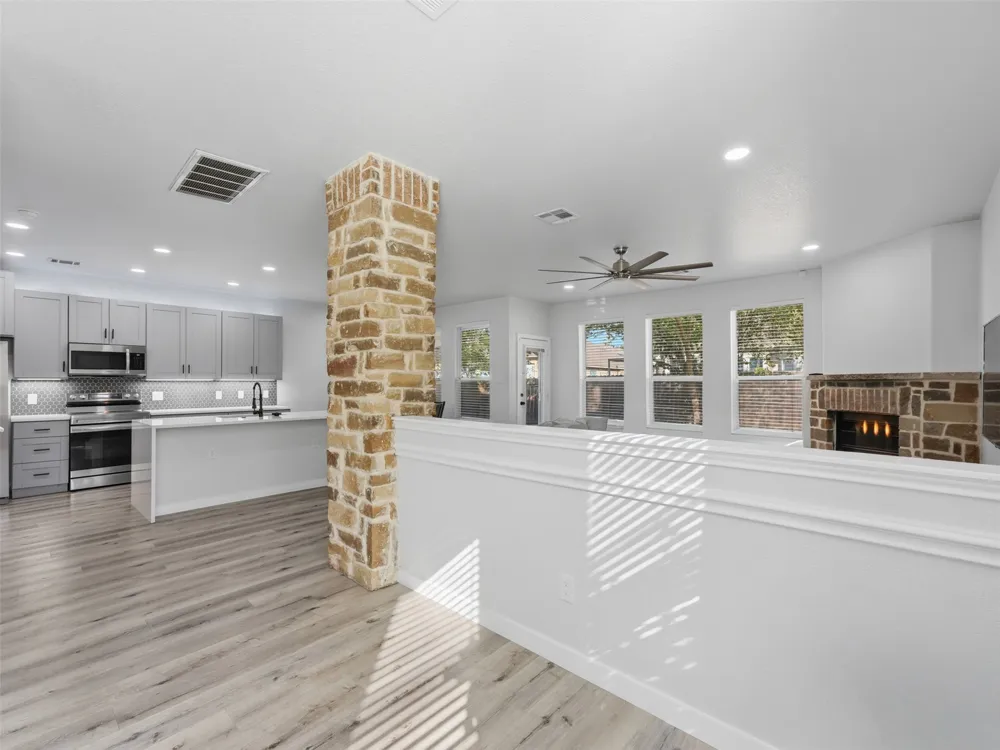 164 Caddis Cove Kyle, TX 78640