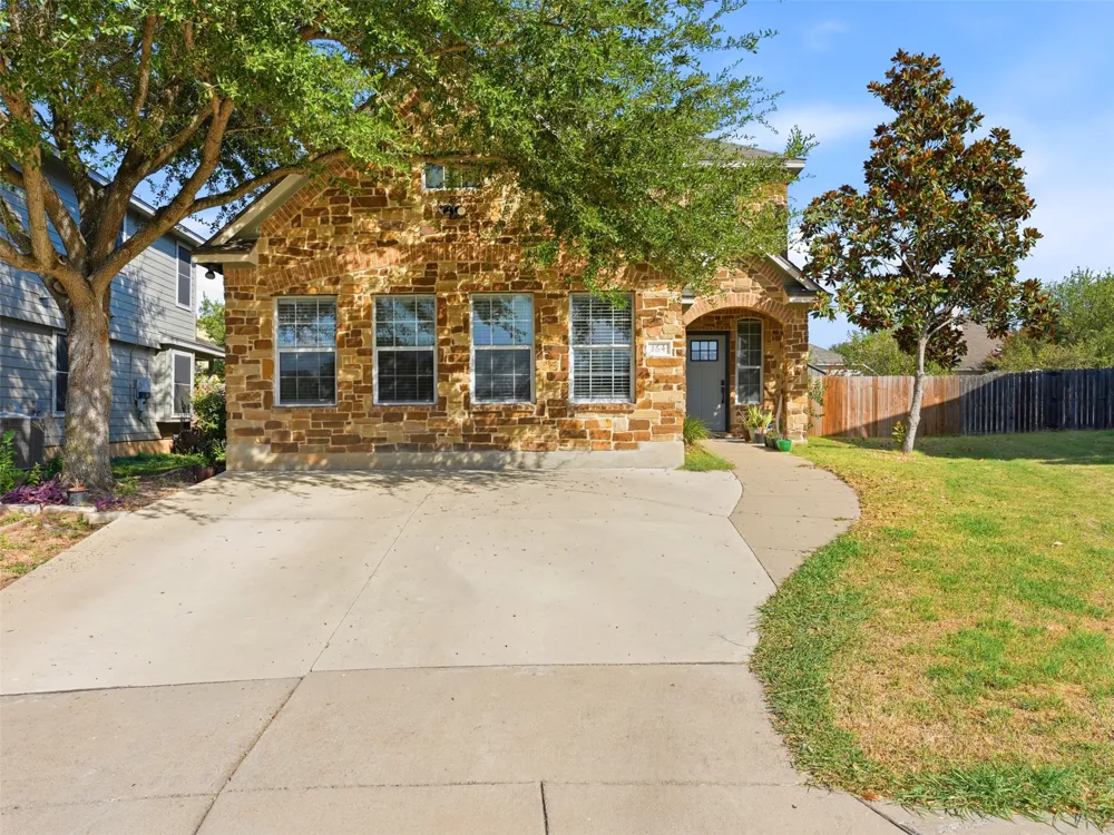 164 Caddis Cove Kyle, TX 78640