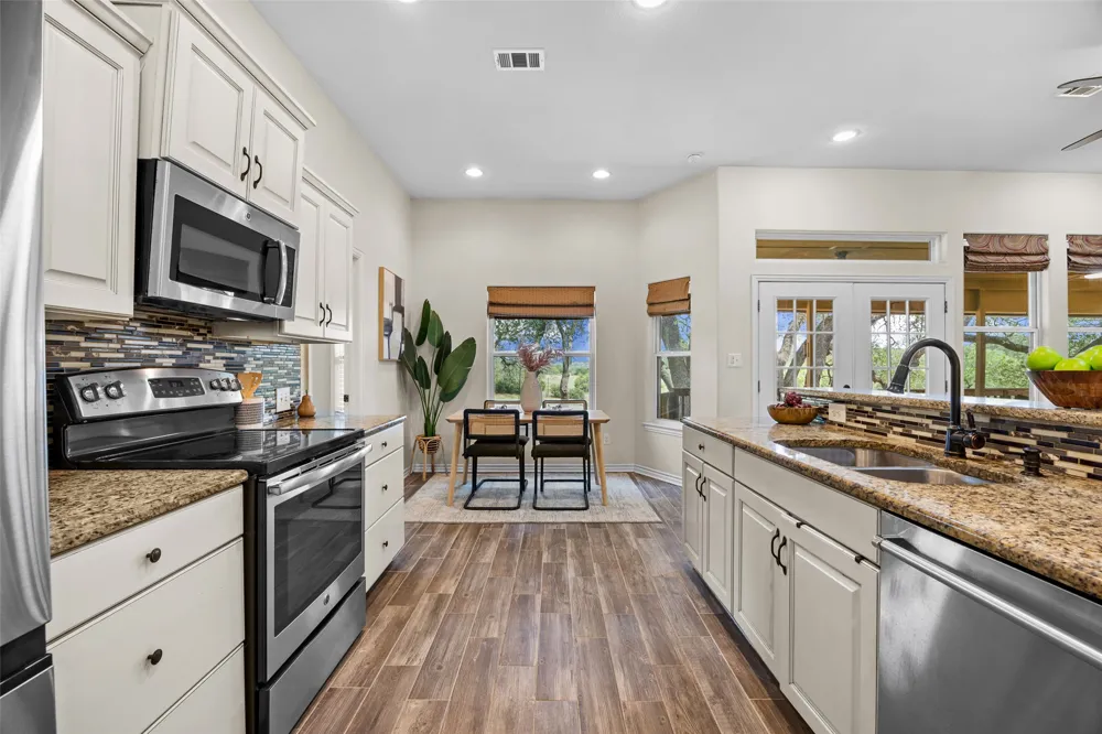 10409 Little Creek Circle Dripping Springs, TX 78620