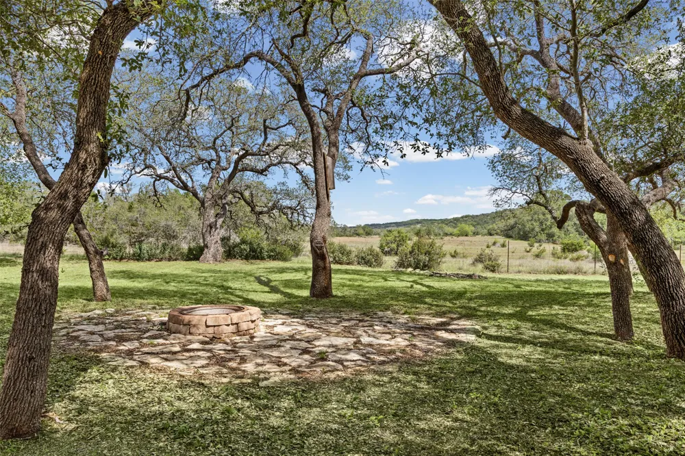 10409 Little Creek Circle Dripping Springs, TX 78620