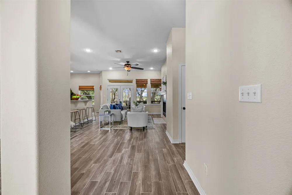 10409 Little Creek Circle Dripping Springs, TX 78620