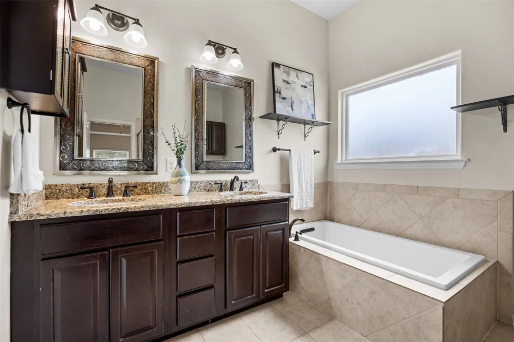 10409 Little Creek Circle Dripping Springs, TX 78620