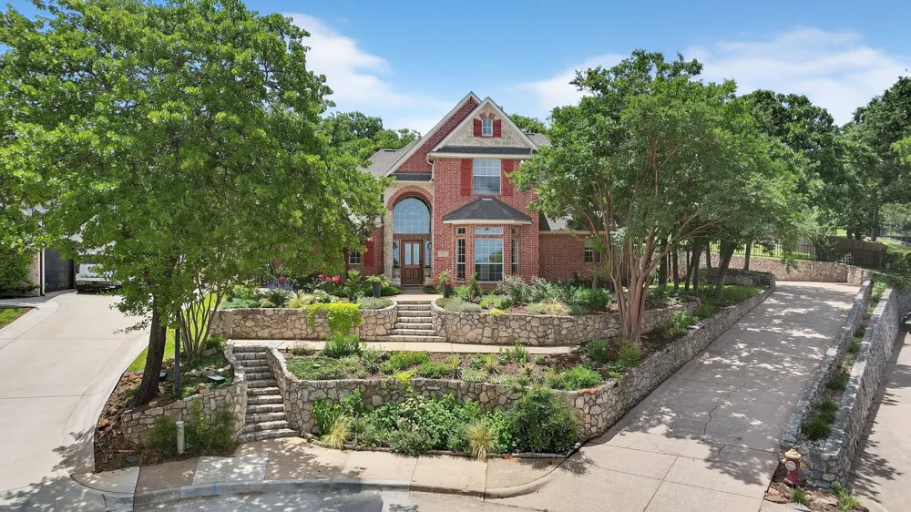 816 Lake View Court E Crowley, TX 76036