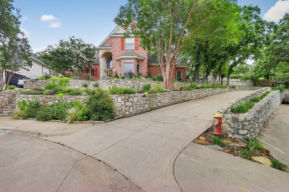 816 Lake View Court E Crowley, TX 76036