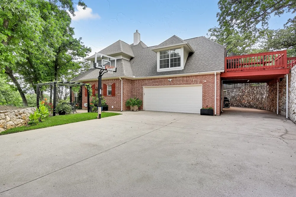 816 Lake View Court E Crowley, TX 76036