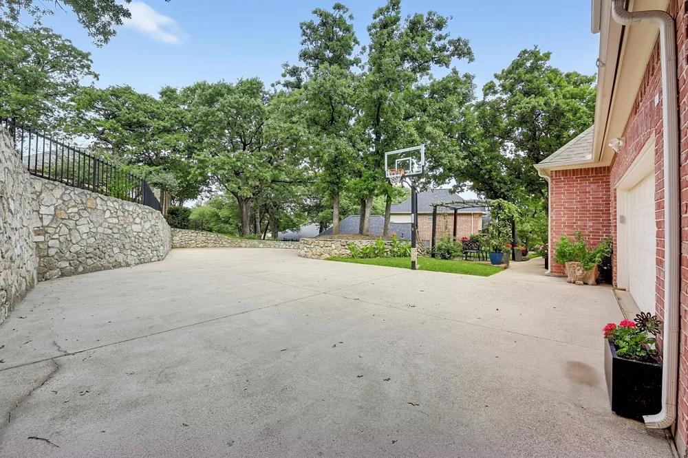 816 Lake View Court E Crowley, TX 76036