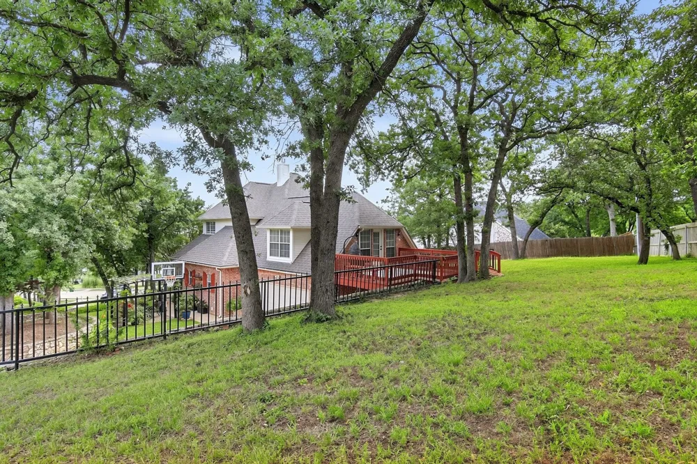 816 Lake View Court E Crowley, TX 76036