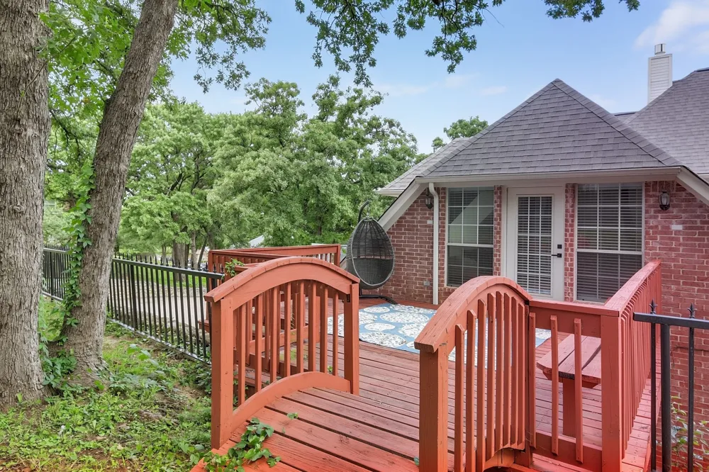 816 Lake View Court E Crowley, TX 76036