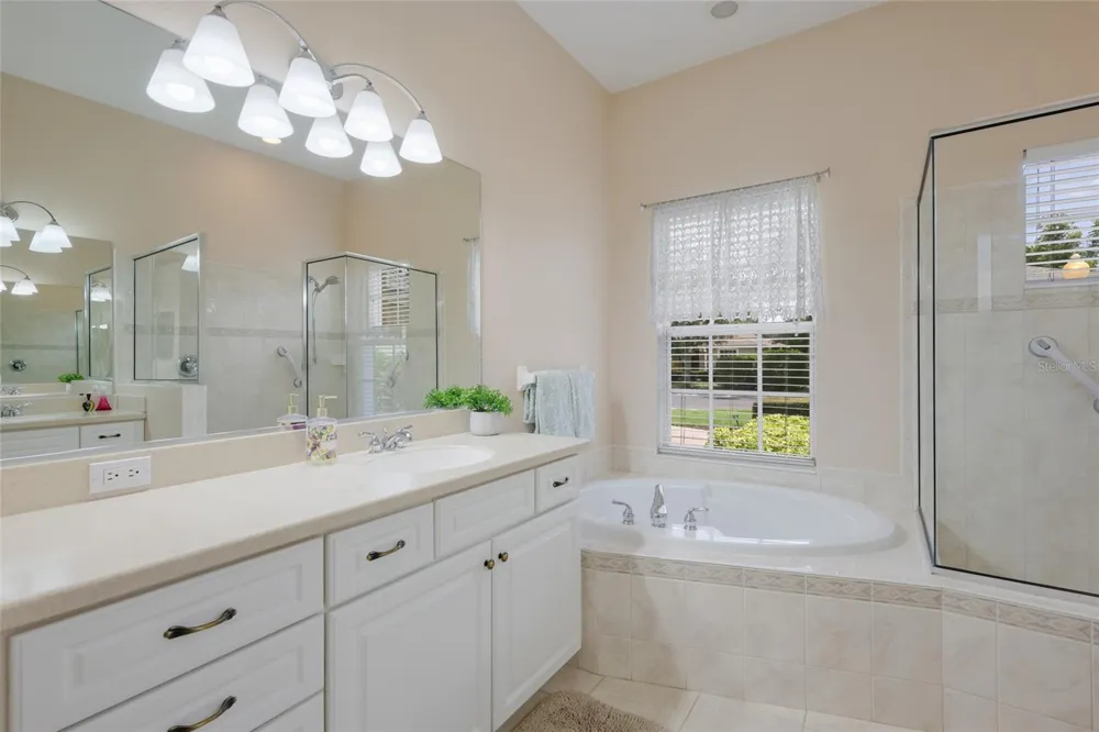 248 DAHLIA COURT Bradenton, FL 34212