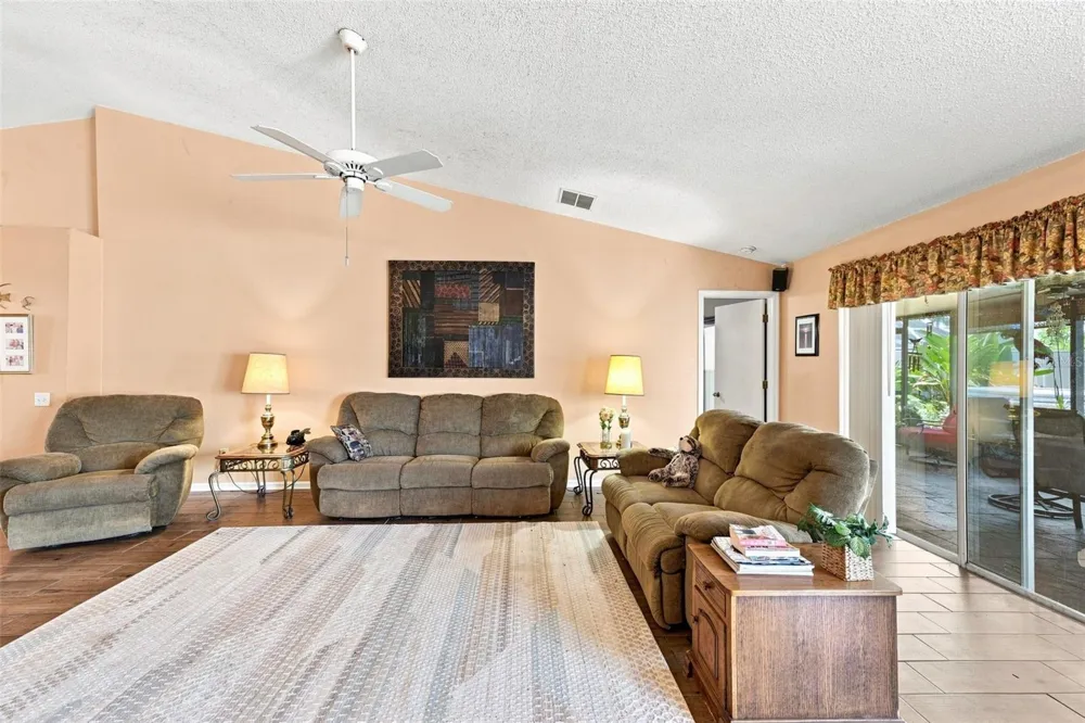 207 LAKEWAY LANE Apollo Beach, FL 33572