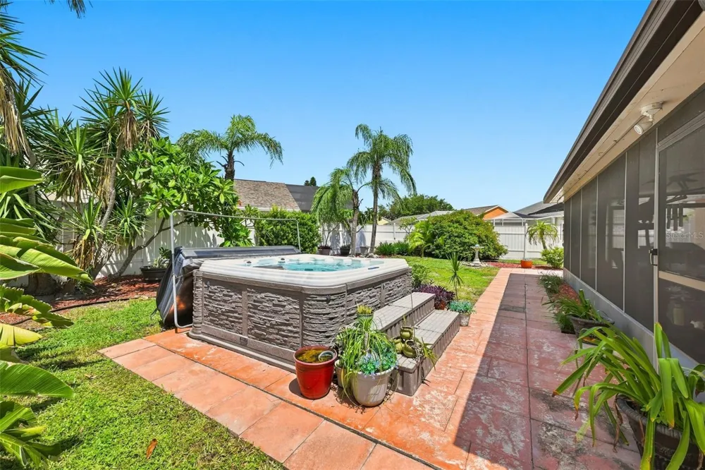 207 LAKEWAY LANE Apollo Beach, FL 33572