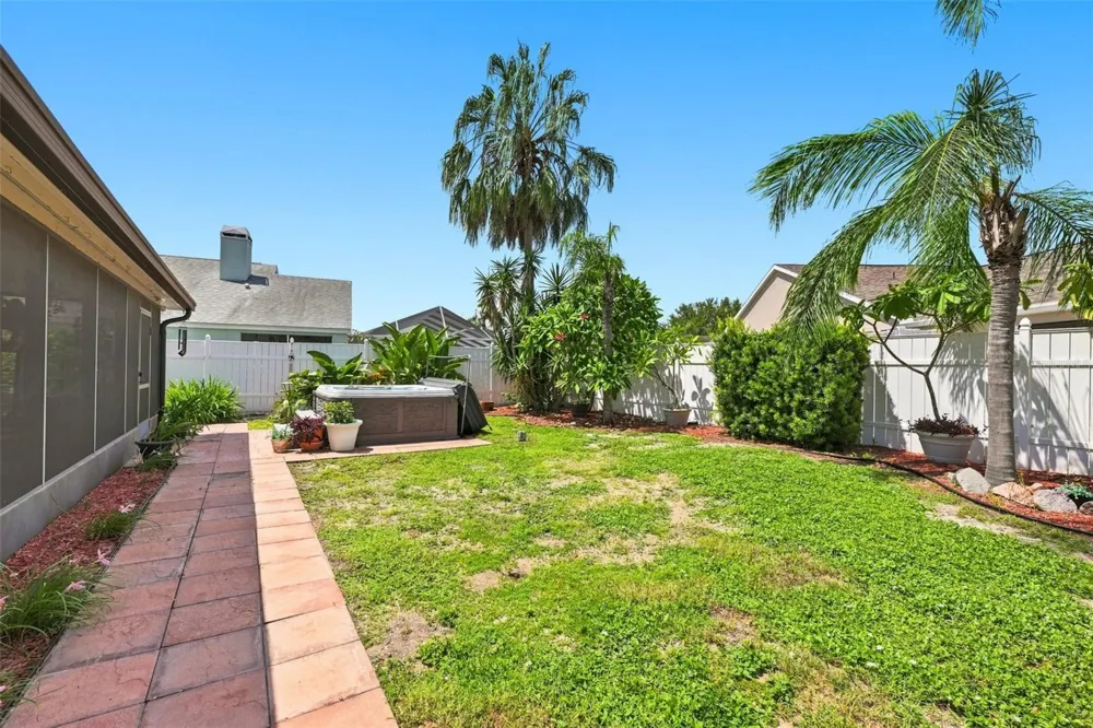 207 LAKEWAY LANE Apollo Beach, FL 33572