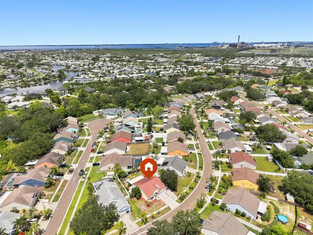 207 LAKEWAY LANE Apollo Beach, FL 33572