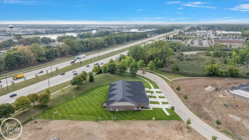 5804 Greenview Street Warren City, MI 48092