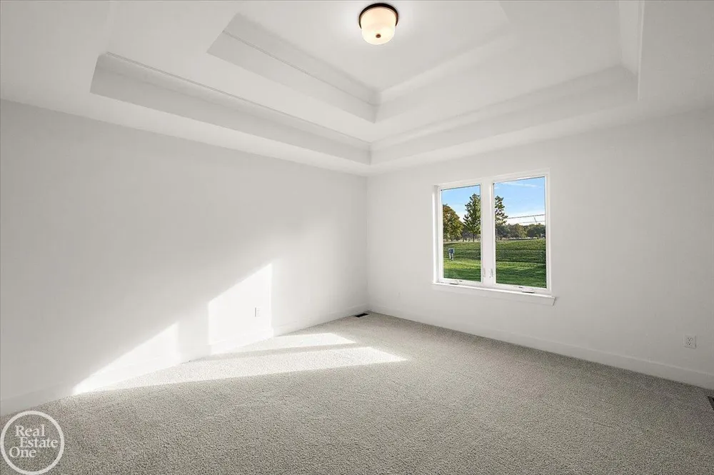 5804 Greenview Street Warren City, MI 48092