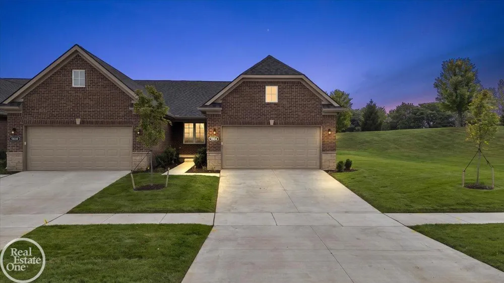5804 Greenview Street Warren City, MI 48092