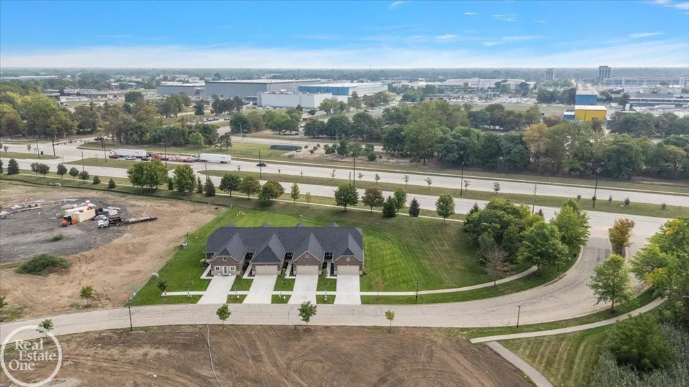 5804 Greenview Street Warren City, MI 48092