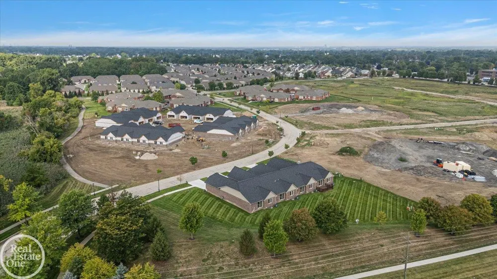 5804 Greenview Street Warren City, MI 48092