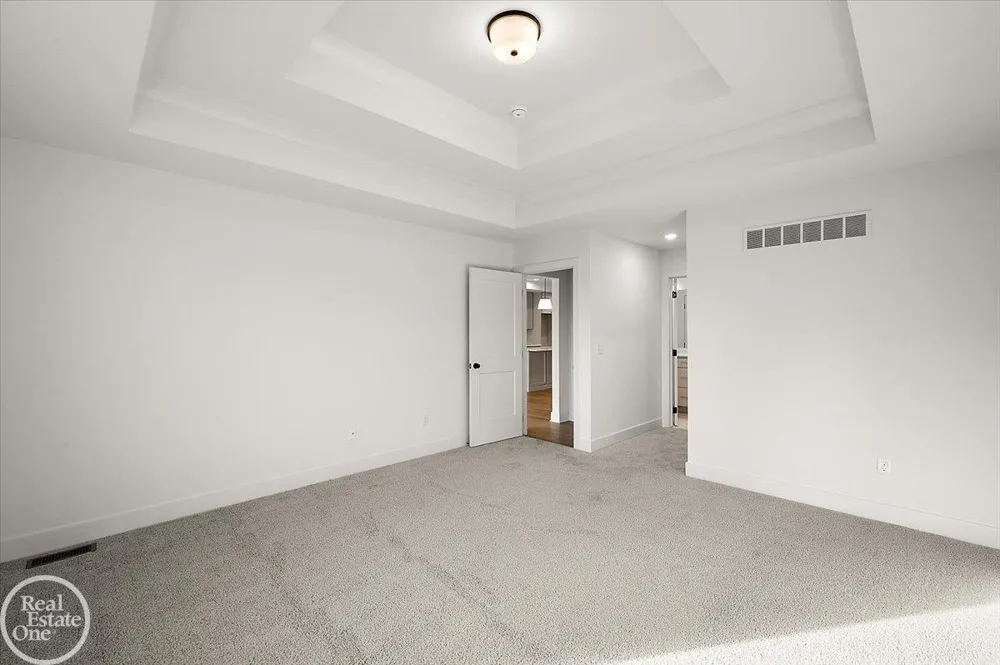 5804 Greenview Street Warren City, MI 48092