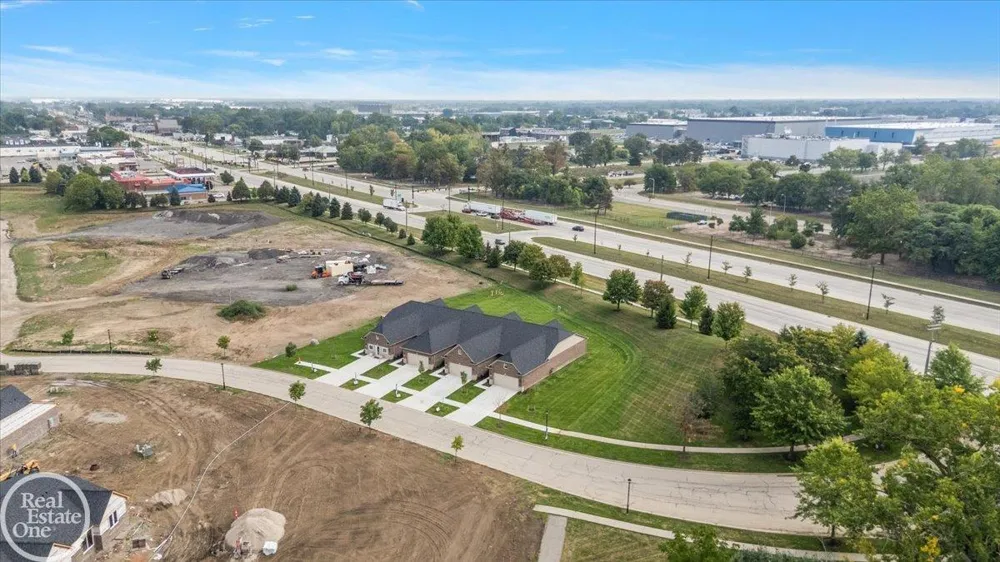 5804 Greenview Street Warren City, MI 48092