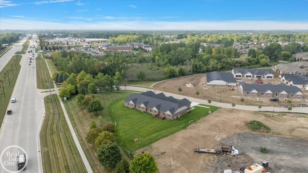 5804 Greenview Street Warren City, MI 48092