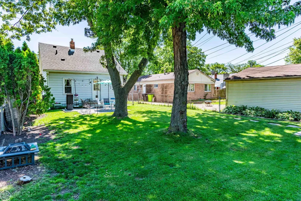 27547 Brinker Street Roseville City, MI 48066