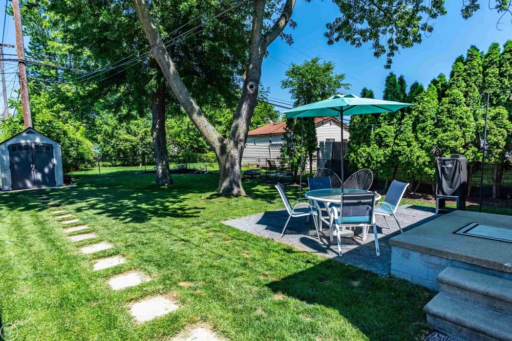 27547 Brinker Street Roseville City, MI 48066