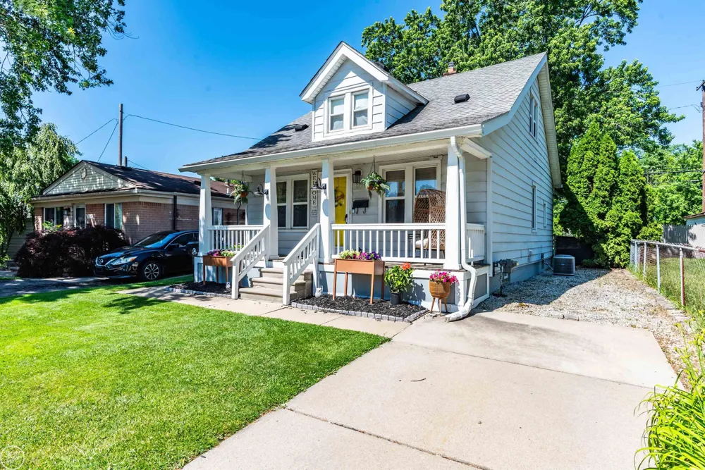 27547 Brinker Street Roseville City, MI 48066