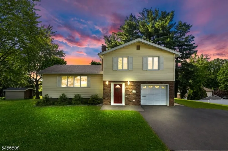 33 Waling Dr Wayne, NJ 07470