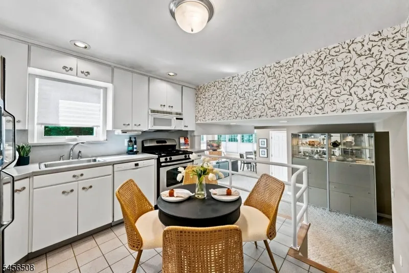 33 Waling Dr Wayne, NJ 07470