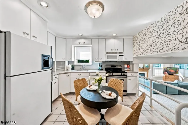 33 Waling Dr Wayne, NJ 07470
