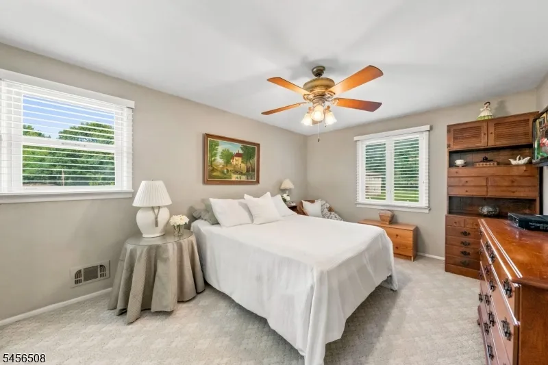 33 Waling Dr Wayne, NJ 07470