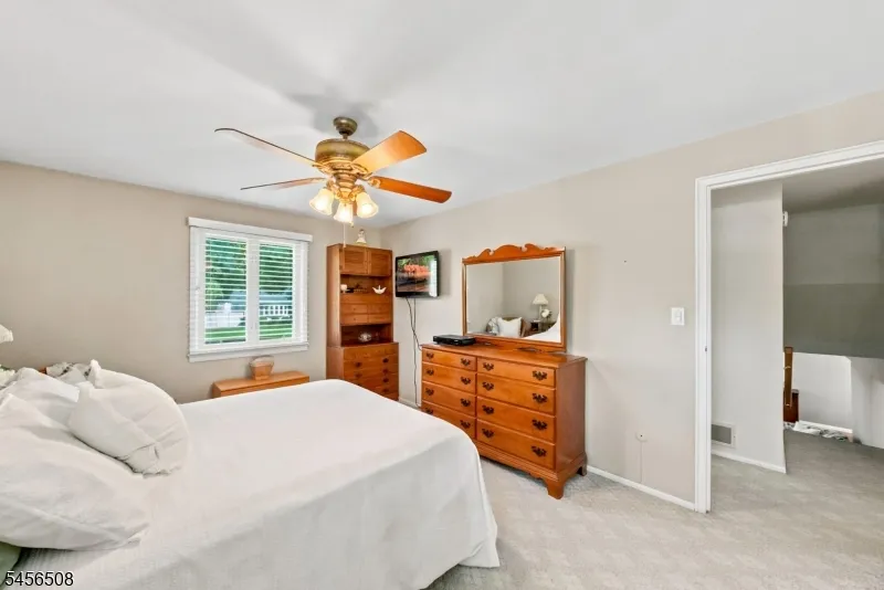 33 Waling Dr Wayne, NJ 07470