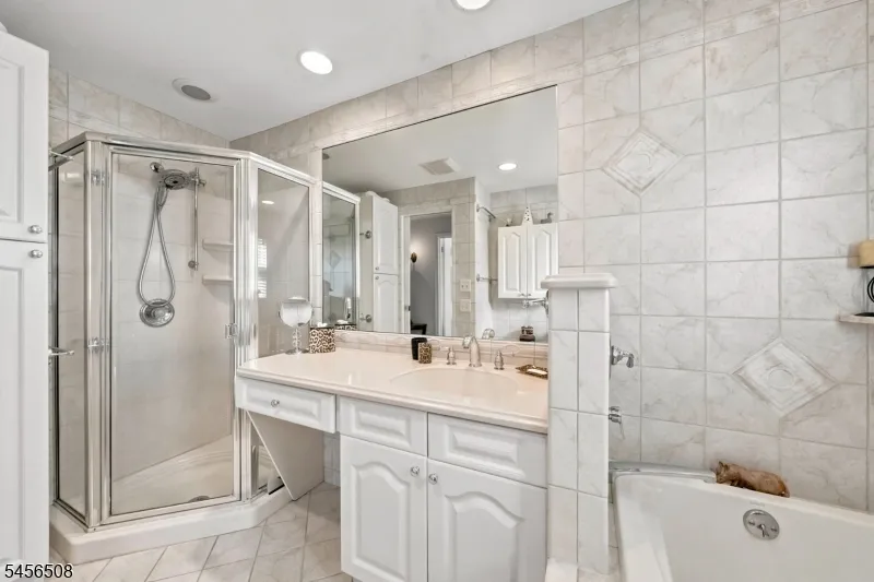 33 Waling Dr Wayne, NJ 07470