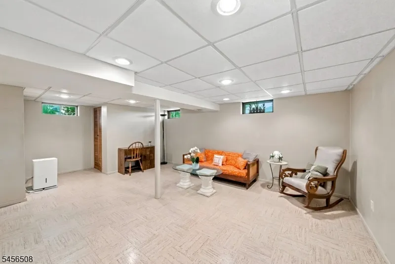 33 Waling Dr Wayne, NJ 07470