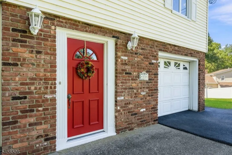 33 Waling Dr Wayne, NJ 07470