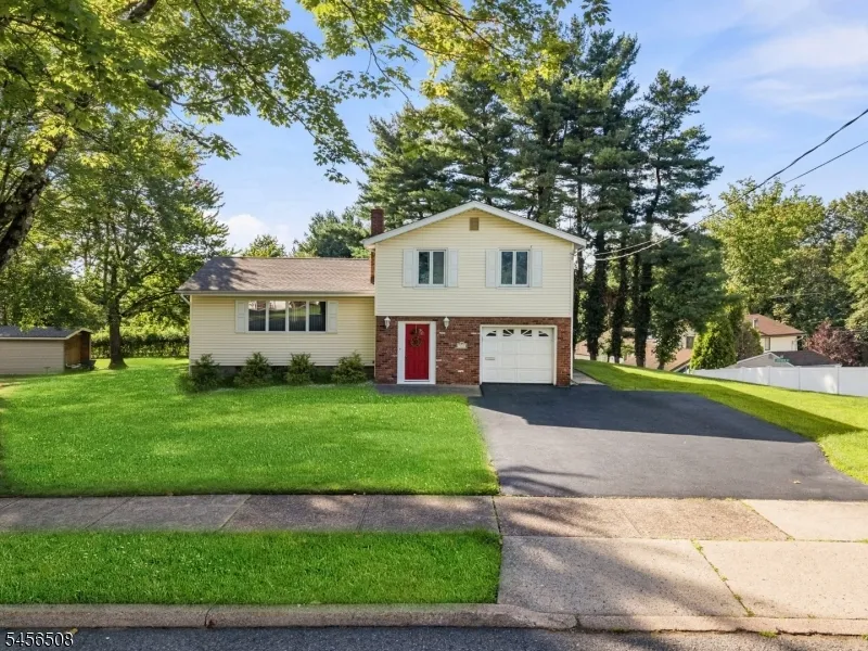 33 Waling Dr Wayne, NJ 07470