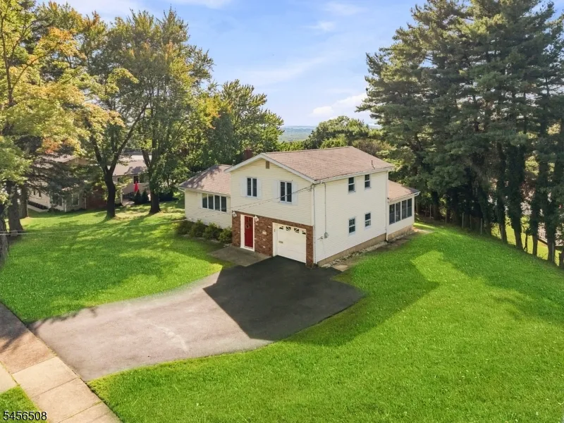 33 Waling Dr Wayne, NJ 07470