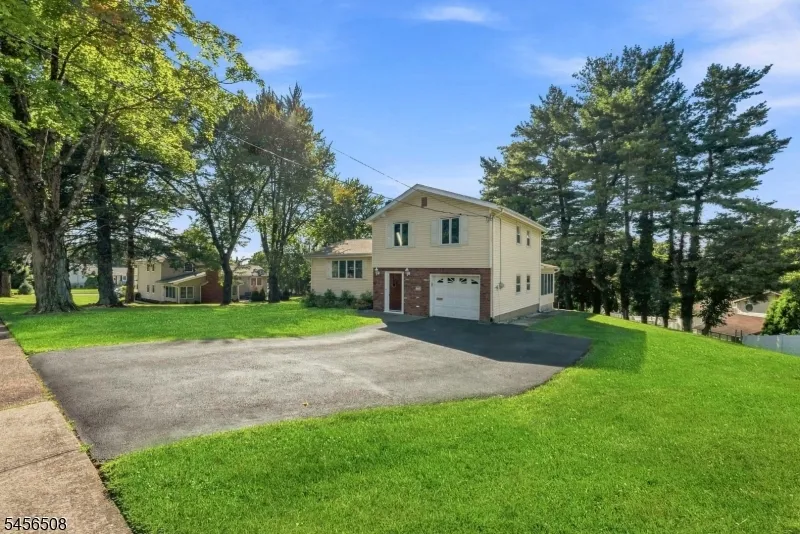 33 Waling Dr Wayne, NJ 07470