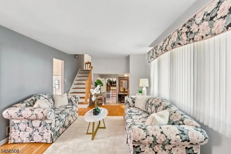 33 Waling Dr Wayne, NJ 07470