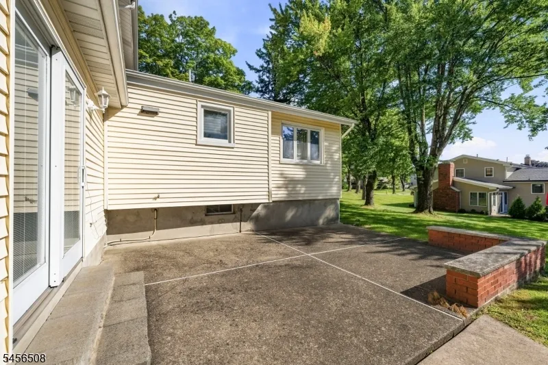 33 Waling Dr Wayne, NJ 07470