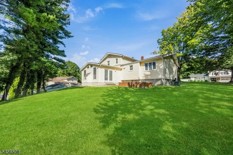 33 Waling Dr Wayne, NJ 07470