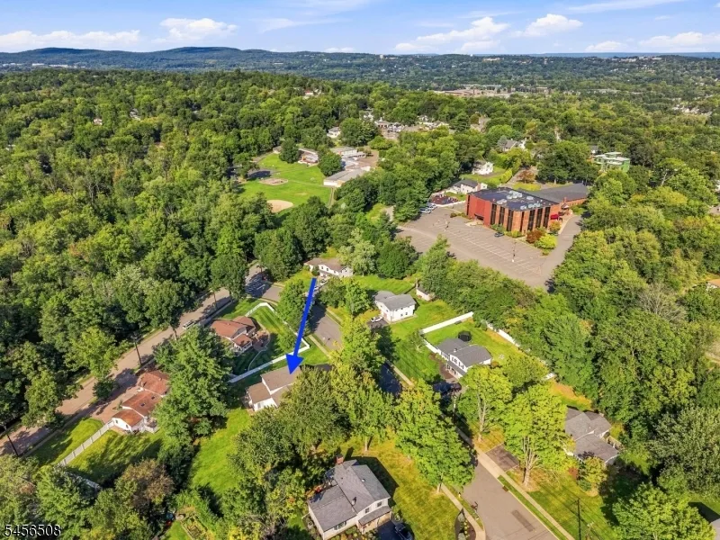 33 Waling Dr Wayne, NJ 07470