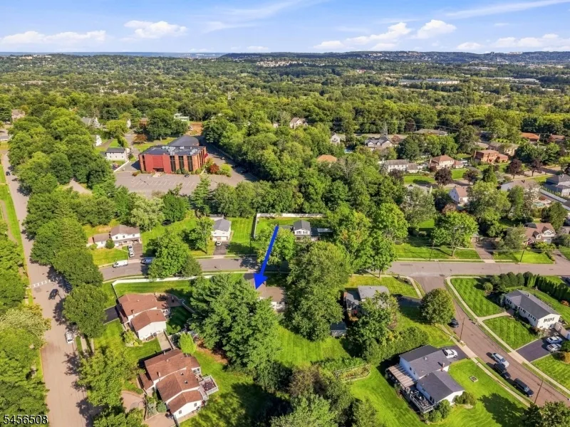 33 Waling Dr Wayne, NJ 07470