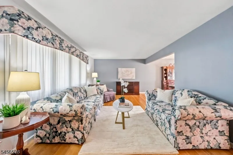 33 Waling Dr Wayne, NJ 07470