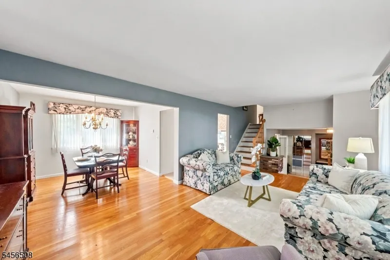 33 Waling Dr Wayne, NJ 07470